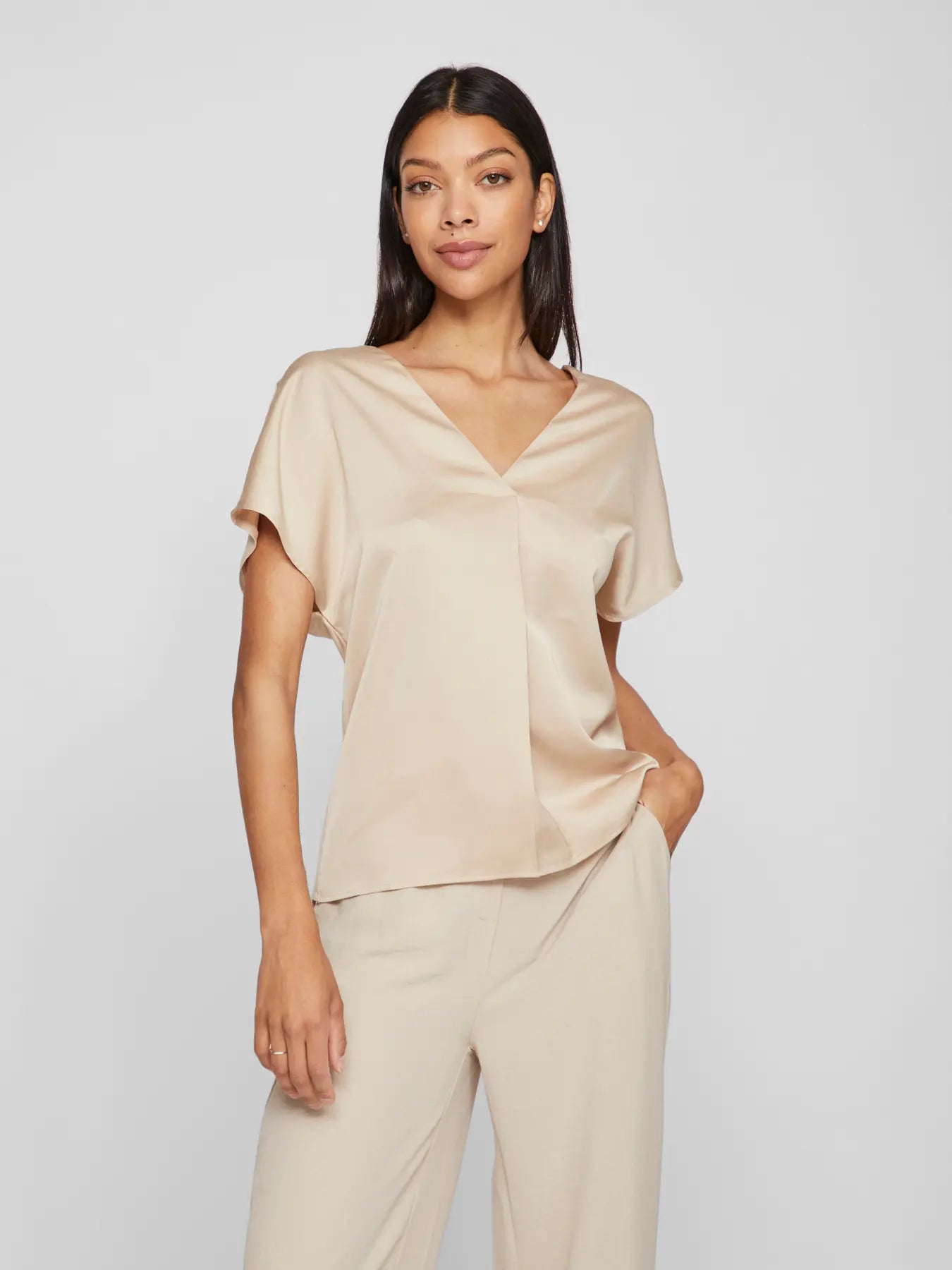 Viellette Satin V neck Champagne