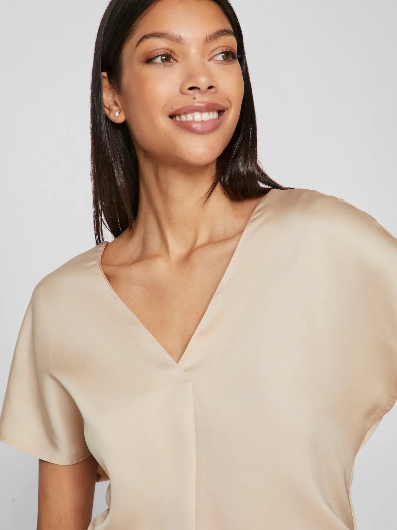 Viellette Satin V neck Champagne