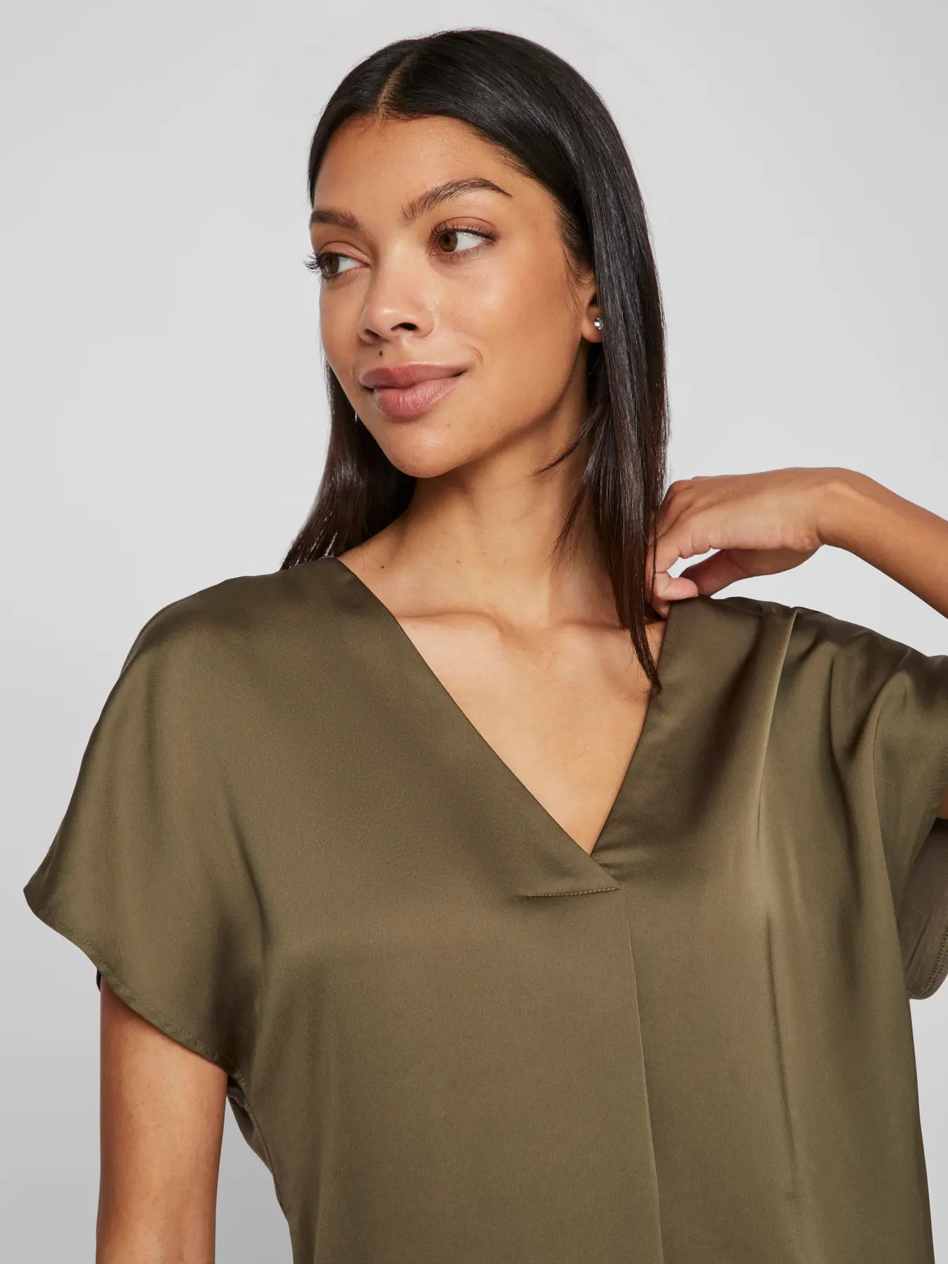 Viellette Satin V neck Olive